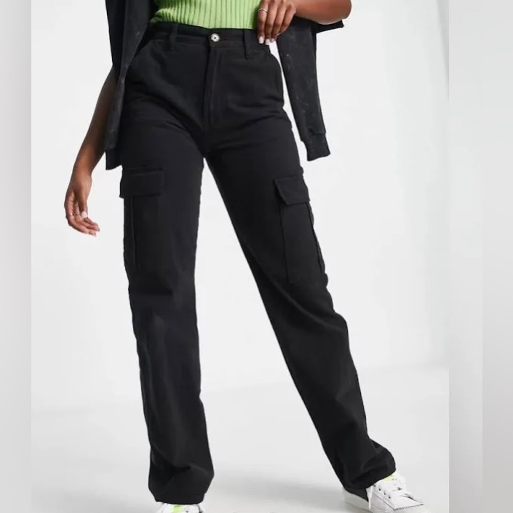 Stradivarius straight leg cargo pants in black